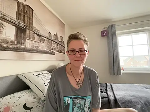 Curvy-Jinx online show from March 13, 8:43 am