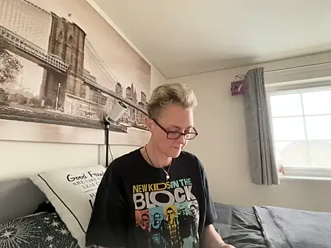 Curvy-Jinx online show from March 31, 7:31 am