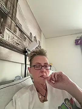 Curvy-Jinx online show from May 5, 2:03 pm