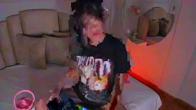 Snapshot of mia_kisses2 chatting on October 26, 3:23 am mia kisses2 online show from October 26, 3:23 am