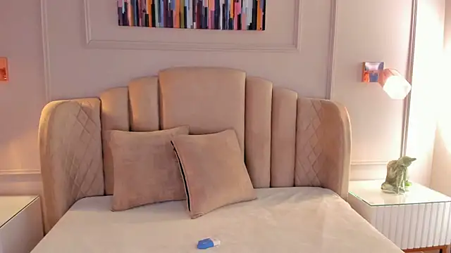 Snapshot of mia_kisses2 chatting on November 4, 3:38 am mia kisses2 online show from November 4, 3:38 am