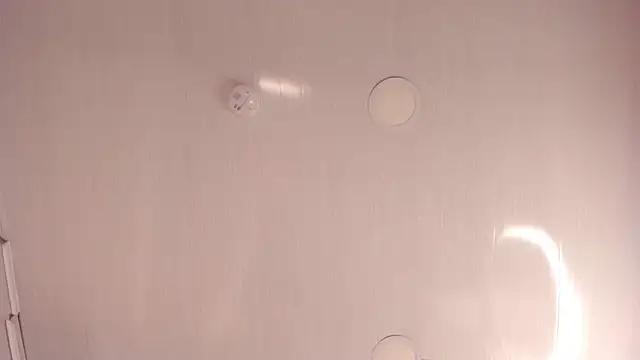 Snapshot of mia_kisses2 chatting on March 21, 8:19 am mia kisses2 online show from March 21, 8:19 am