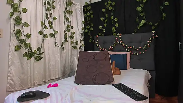 Delilah 85 online show from April 30, 8:57 pm