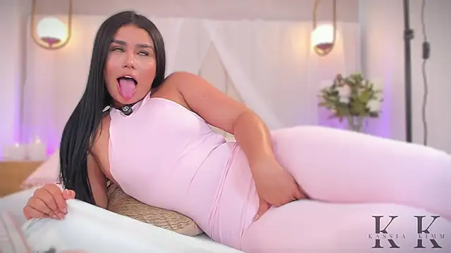 Snapshot of kassia_kim chatting on March 2, 7:26 am kassia kim online show from March 2, 7:26 am