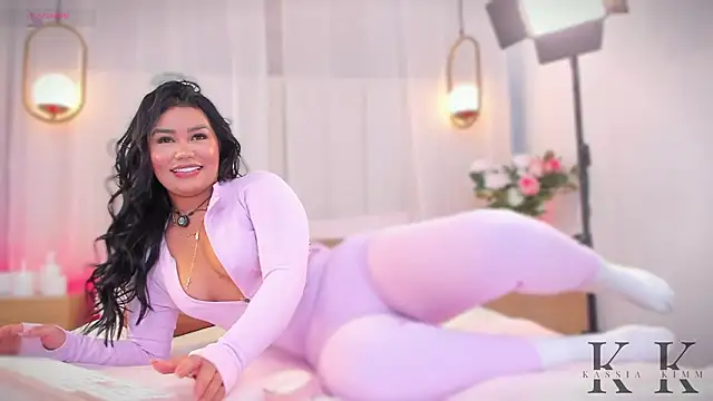 Snapshot of kassia_kim chatting on March 9, 7:23 am kassia kim online show from March 9, 7:23 am