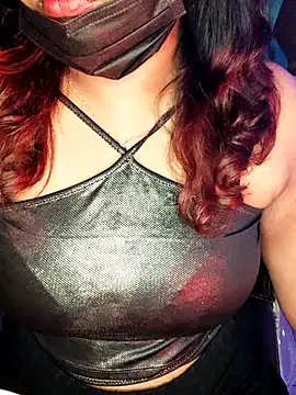 Snapshot of darling_devil chatting on December 5, 2:58 pm darling devil online show from December 5, 2:58 pm