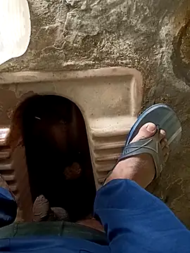 Snapshot of monubigcoock chatting on April 4, 5:06 am monubigcoock online show from April 4, 5:06 am