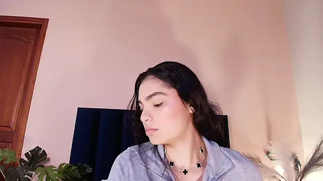 LunaAspen  online show from May 7, 6:02 pm