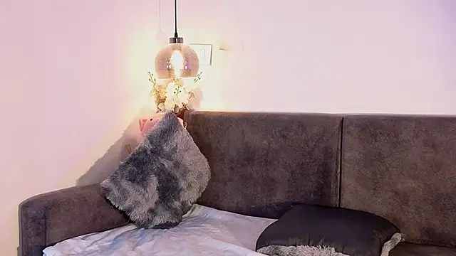 littlee Sophi  online show from December 18, 12:27 am