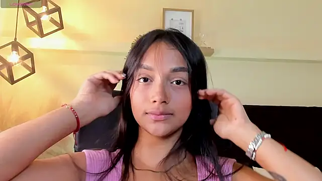 MelanyOconner online show from May 25, 10:27 pm