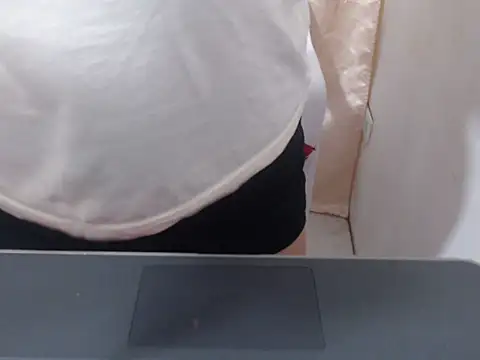 PrettyClaudia online show from May 9, 9:36 am