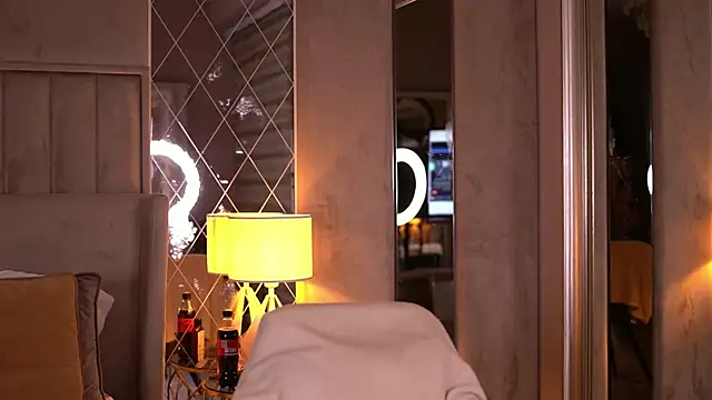 Snapshot of FrancescaDante chatting on February 16, 6:53 am FrancescaDante online show from February 16, 6:53 am