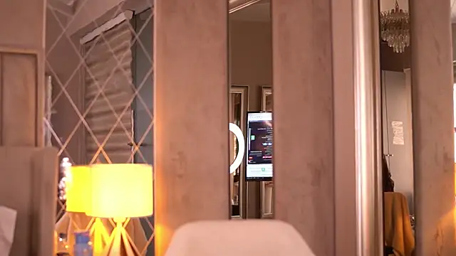 Snapshot of FrancescaDante chatting on February 27, 6:24 am FrancescaDante online show from February 27, 6:24 am