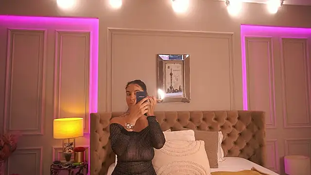 Snapshot of FrancescaDante chatting on June 27, 5:56 am FrancescaDante online show from June 27, 5:56 am