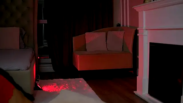 Snapshot of EmaHallee chatting on January 9, 3:42 am EmaHallee online show from January 9, 3:42 am