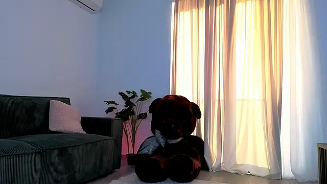 EmaHallee online show from June 17, 2:58 am