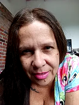 Snapshot of SinisterBabe chatting on December 19, 2:02 pm SinisterBabe online show from December 19, 2:02 pm