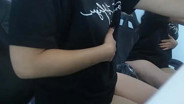 Snapshot of victoria_hernandez_t_ chatting on February 17, 12:56 pm victoria hernandez t online show from February 17, 12:56 pm