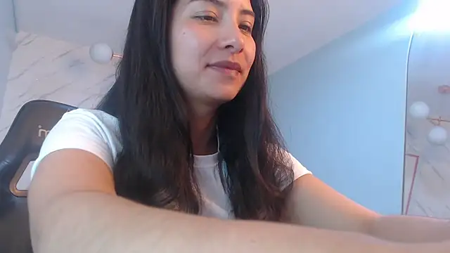 Snapshot of victoria_hernandez_t_ chatting on March 19, 1:15 pm victoria hernandez t online show from March 19, 1:15 pm