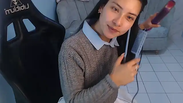 Snapshot of victoria_hernandez_t_ chatting on April 2, 1:09 pm victoria hernandez t online show from April 2, 1:09 pm