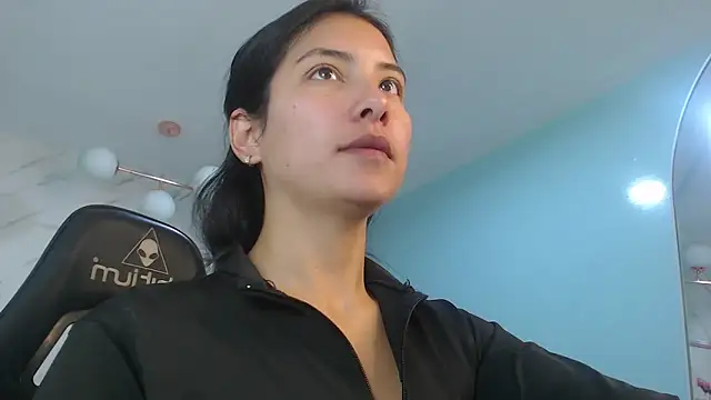 victoria hernandez t  online show from May 4, 1:07 pm