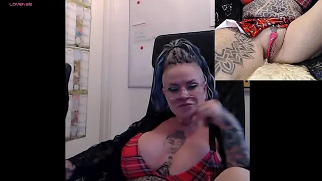 DarkDomina online show from February 9, 1:59 pm