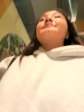 KissMeEva online show from October 9, 8:12 am