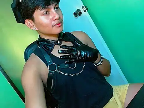 Snapshot of Alexx_143 chatting on July 18, 12:09 pm Alexx 143 online show from July 18, 12:09 pm