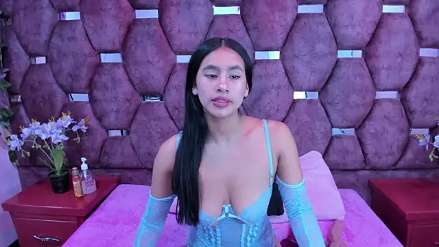 Miaa Davis  online show from November 21, 3:05 am