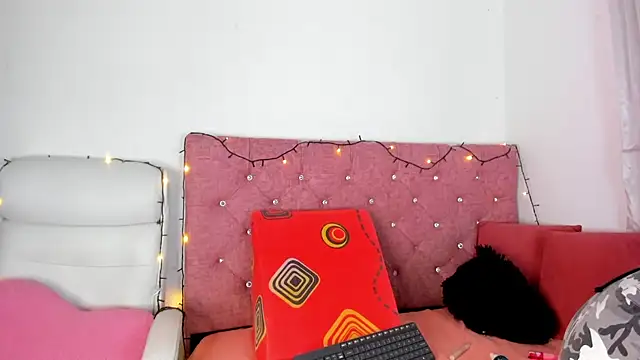 Snapshot of dulce_brown01 chatting on October 1, 1:28 pm dulce brown01 online show from October 1, 1:28 pm