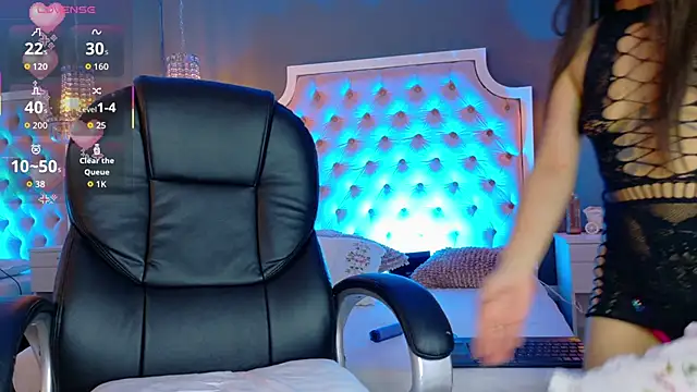 TifannyWolf  online show from September 23, 7:44 am