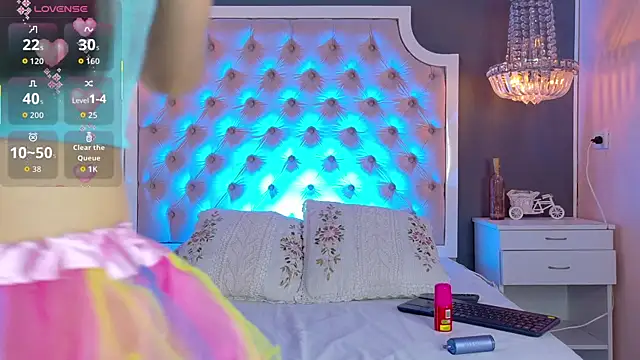 TifannyWolf  online show from September 24, 4:16 am