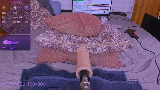 M I L F A online show from May 19, 8:09 am