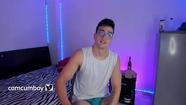 CamCumBoy online show from October 9, 10:46 am