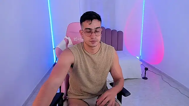 CamCumBoy online show from October 20, 7:20 am