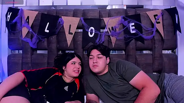 EmilyANDrew  online show from October 30, 4:58 am