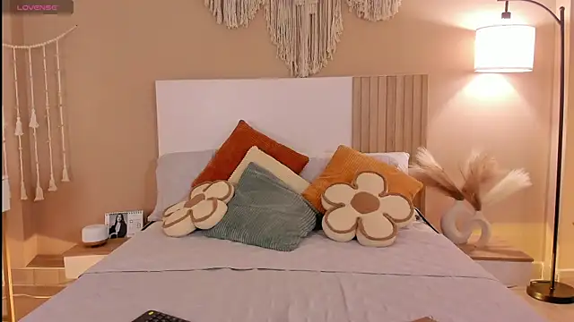 Camila Bustamante online show from February 7, 6:00 pm