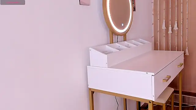 Snapshot of Camila_Bustamante chatting on February 20, 2:50 pm Camila Bustamante online show from February 20, 2:50 pm