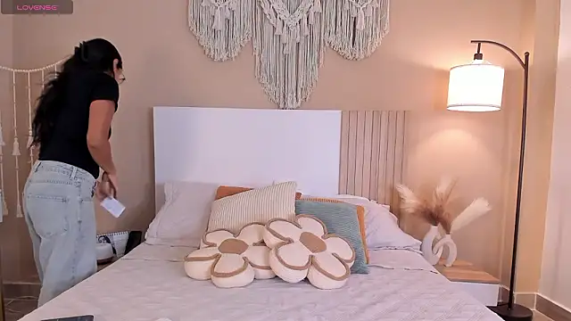 Snapshot of Camila_Bustamante chatting on March 17, 3:26 pm Camila Bustamante online show from March 17, 3:26 pm