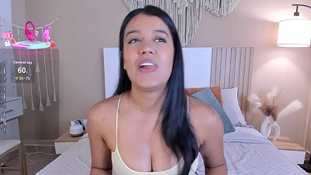 Snapshot of Camila_Bustamante chatting on March 19, 3:49 pm Camila Bustamante online show from March 19, 3:49 pm