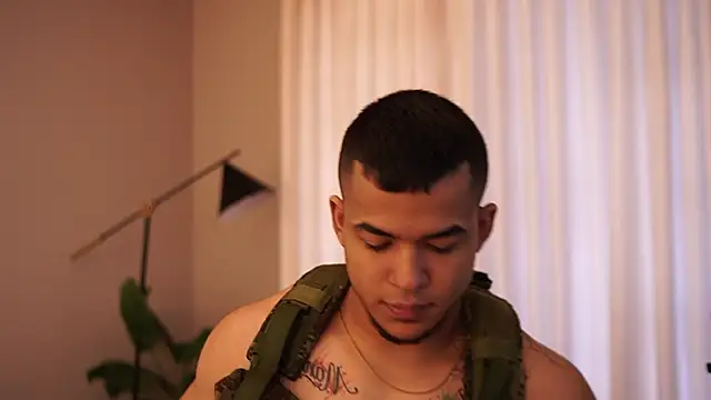 Thiago Valente online show from October 2, 12:45 pm