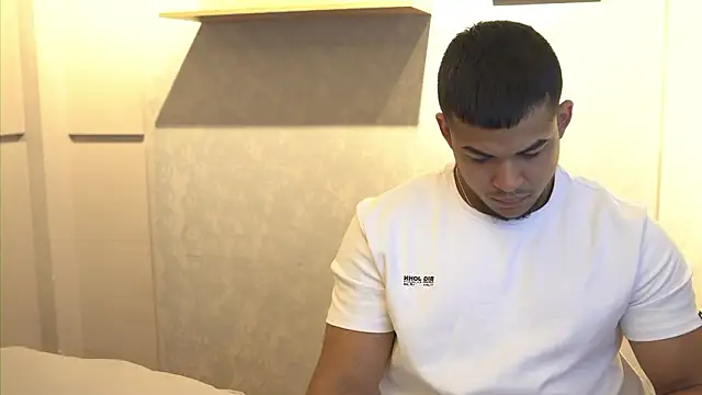 Snapshot of Thiago_Valente chatting on February 4, 12:44 pm Thiago Valente online show from February 4, 12:44 pm