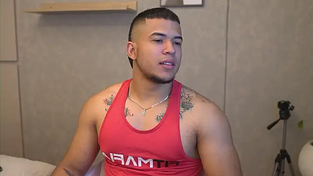 Snapshot of Thiago_Valente chatting on February 5, 1:05 pm Thiago Valente online show from February 5, 1:05 pm