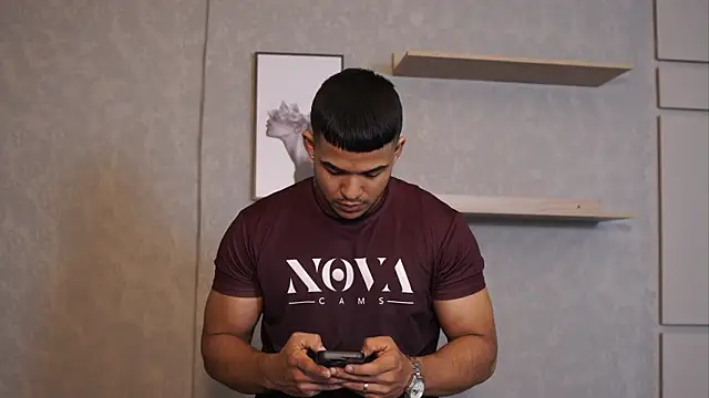 Snapshot of Thiago_Valente chatting on April 25, 1:41 pm Thiago Valente online show from April 25, 1:41 pm