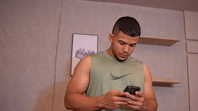 Snapshot of Thiago_Valente chatting on May 10, 7:30 pm Thiago Valente online show from May 10, 7:30 pm