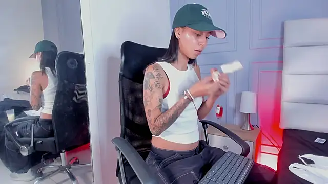 ZoeQuinn online show from September 16, 9:38 pm