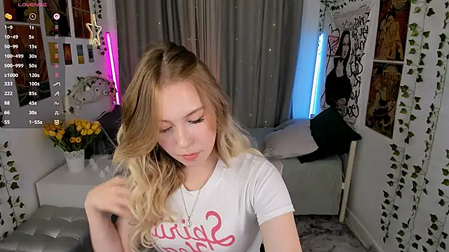 Snapshot of LanaRoselle chatting on October 24, 9:22 pm LanaRoselle online show from October 24, 9:22 pm