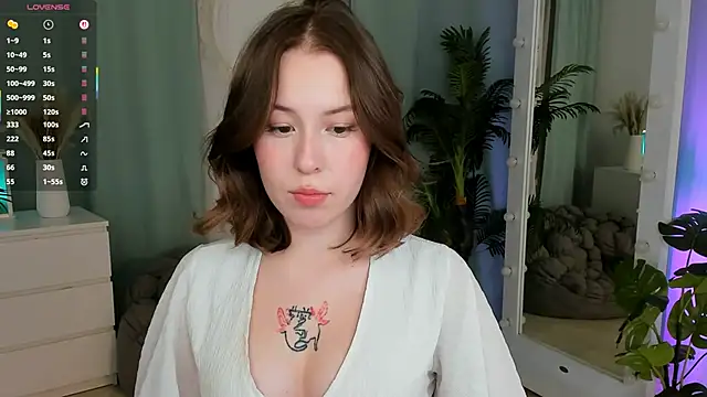 Snapshot of LanaRoselle chatting on December 4, 9:23 pm LanaRoselle online show from December 4, 9:23 pm