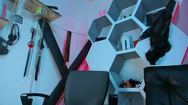 Madame Deborass online show from October 14, 4:46 am