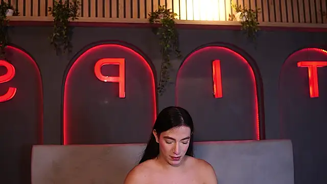 Ariaa Isabell online show from May 14, 6:47 pm